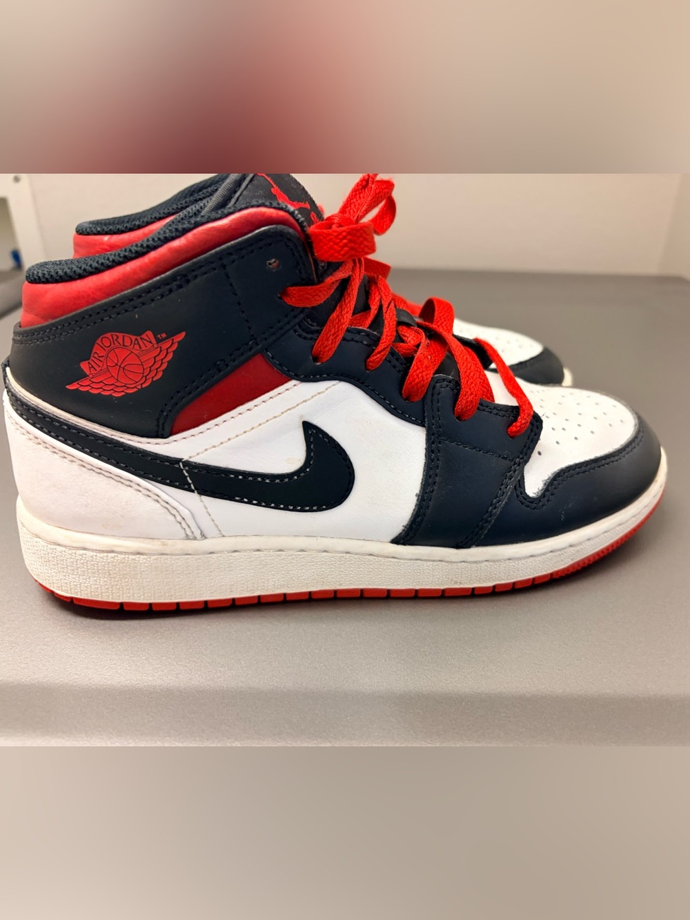 Retro Nike Air Jordan 1 Mid Gym Red & Black Toe - 6 Youth